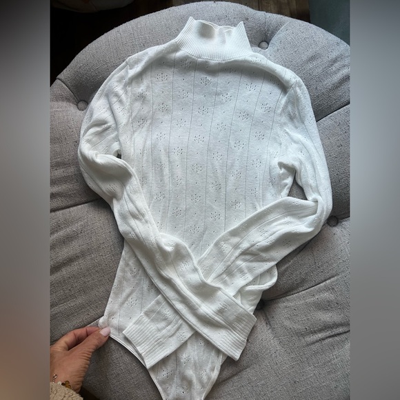 SKIMS pointelle lounge set (bodysuit and pants)
Pants are XS
Bodysuit is small - Picture 4 of 5